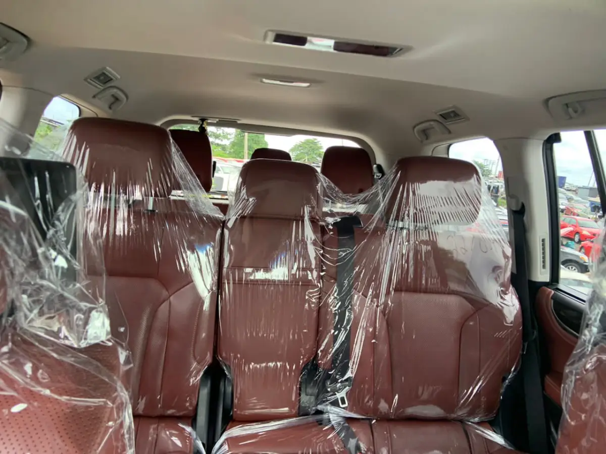 2019 LEXUS LX570 - Image 4