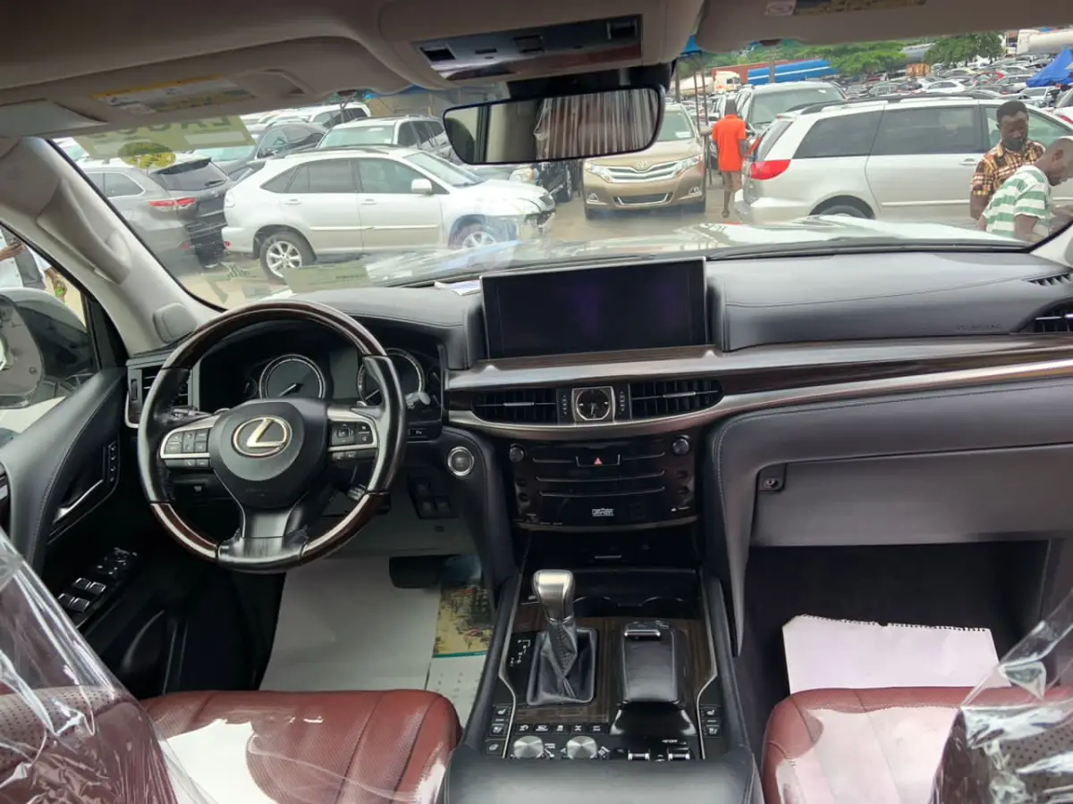 2019 LEXUS LX570 - Image 5