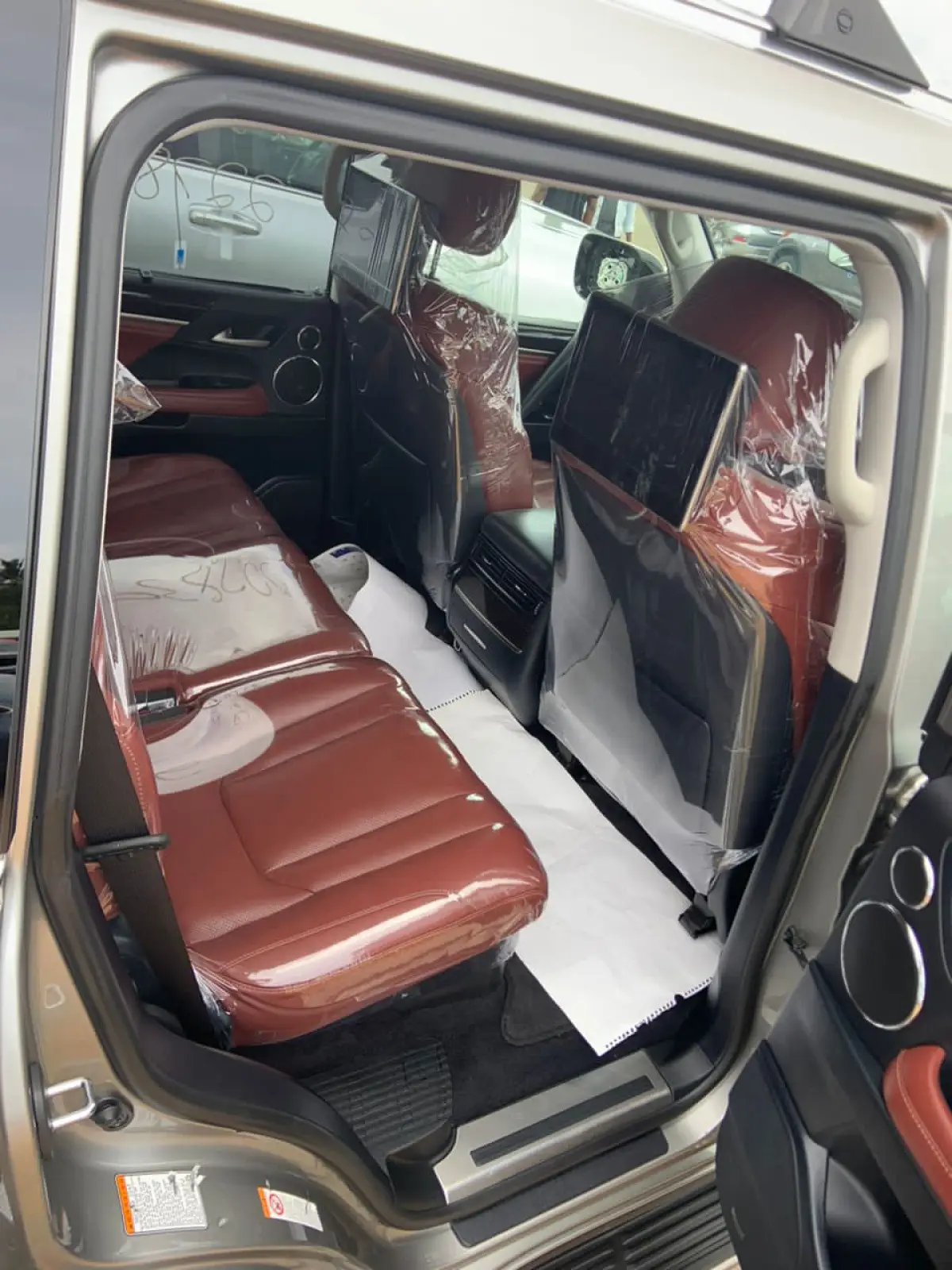 2019 LEXUS LX570 - Image 6