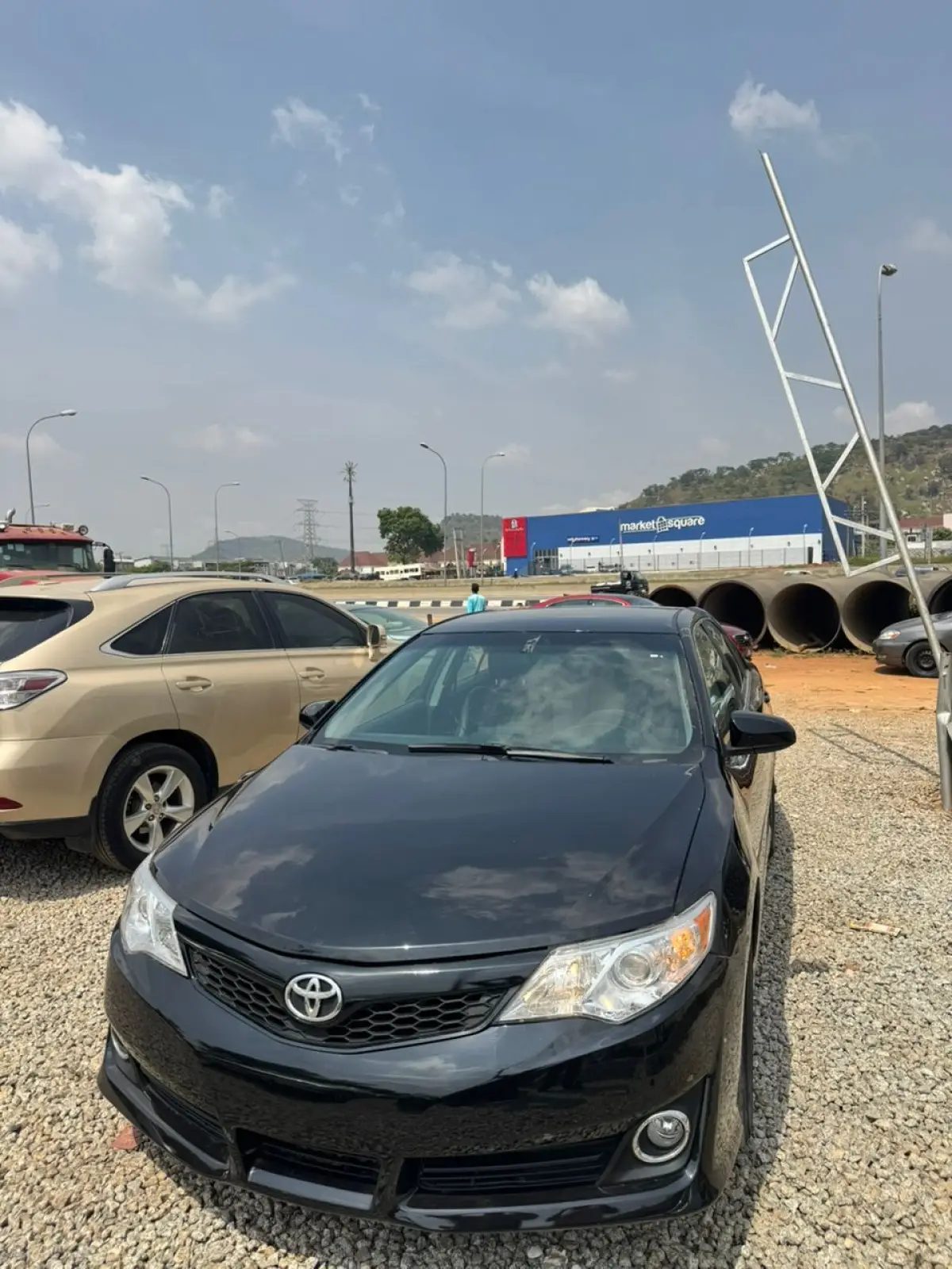 2014 Toyota Camry SE, 9M - Image 1