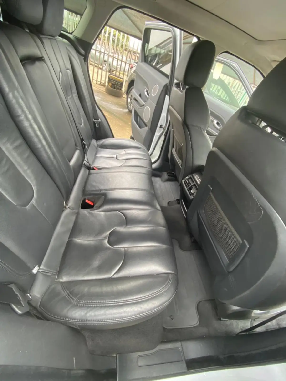 Range Rover - Image 9