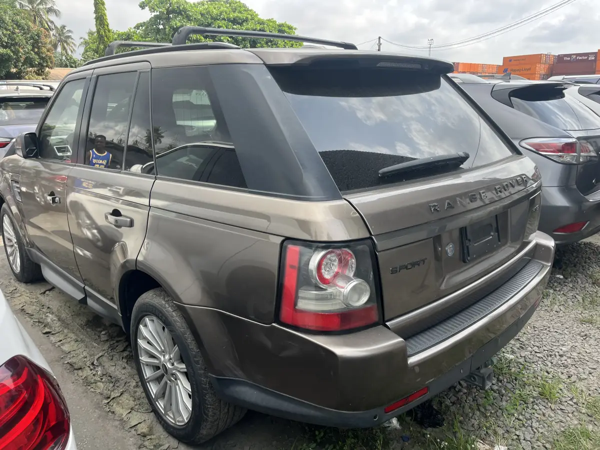 Foreign Used 2013 range rover sports - Image 5