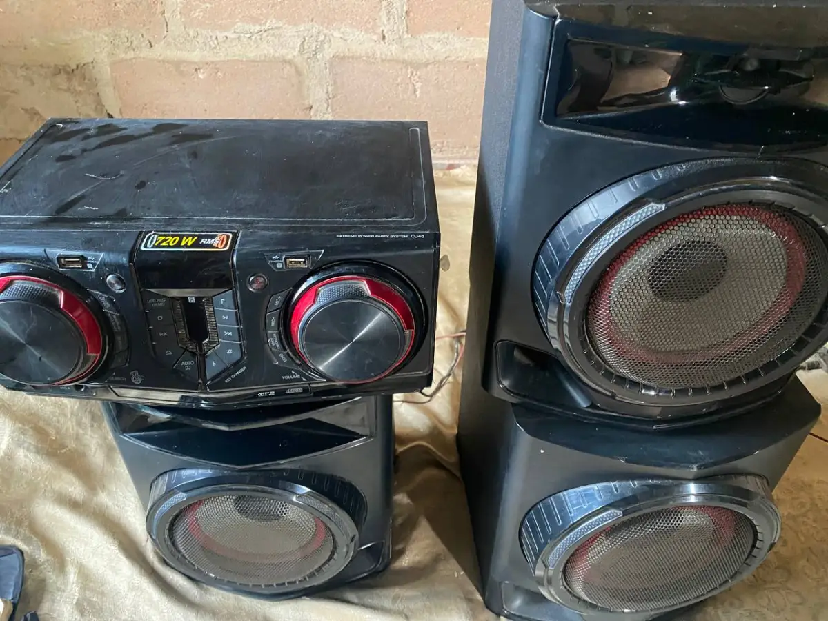 LG 720W RM - Image 4