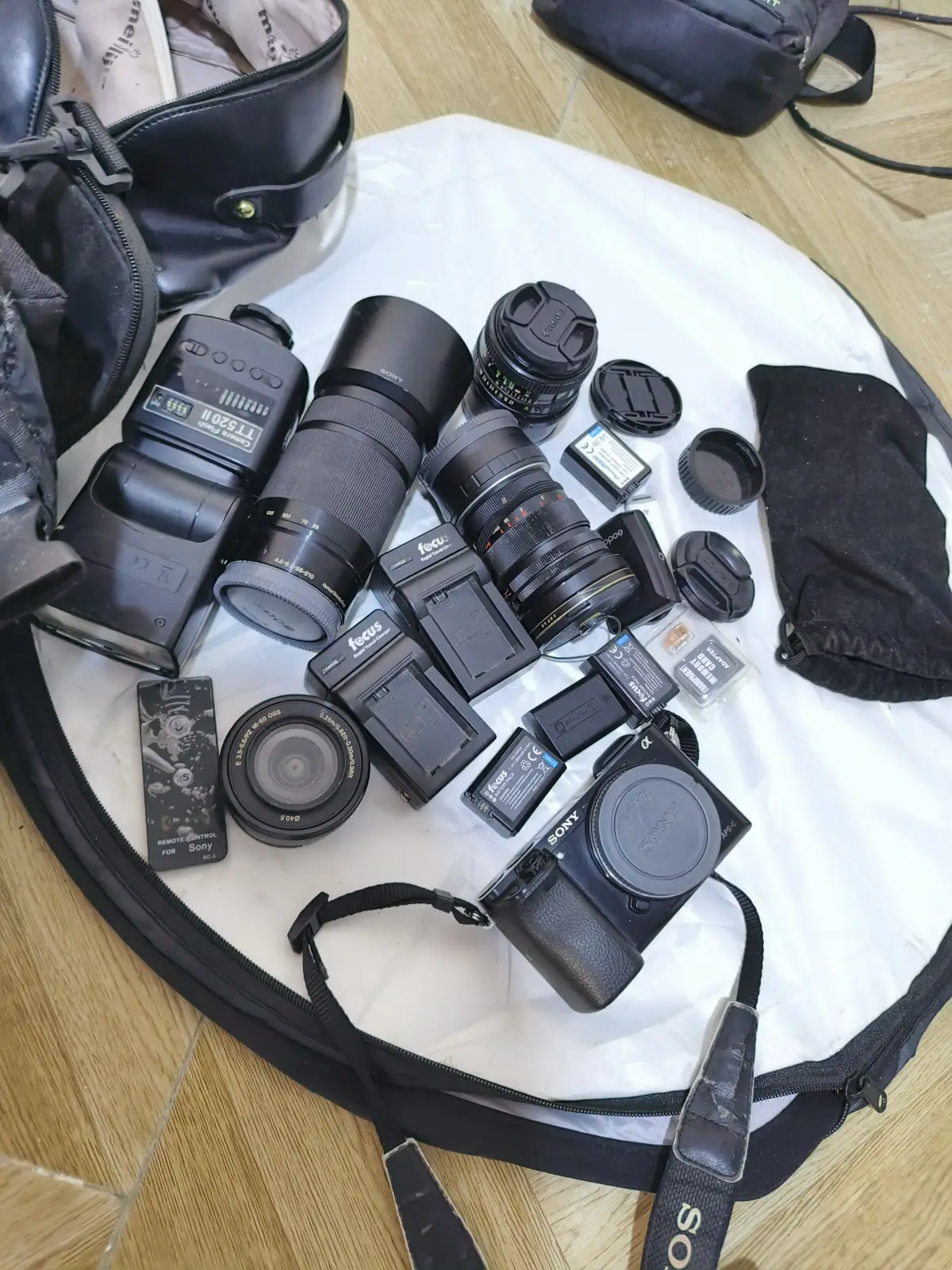 Sony a6000 with 4 lenses, 4 batteries, 2 chargers, speed light - Image 1