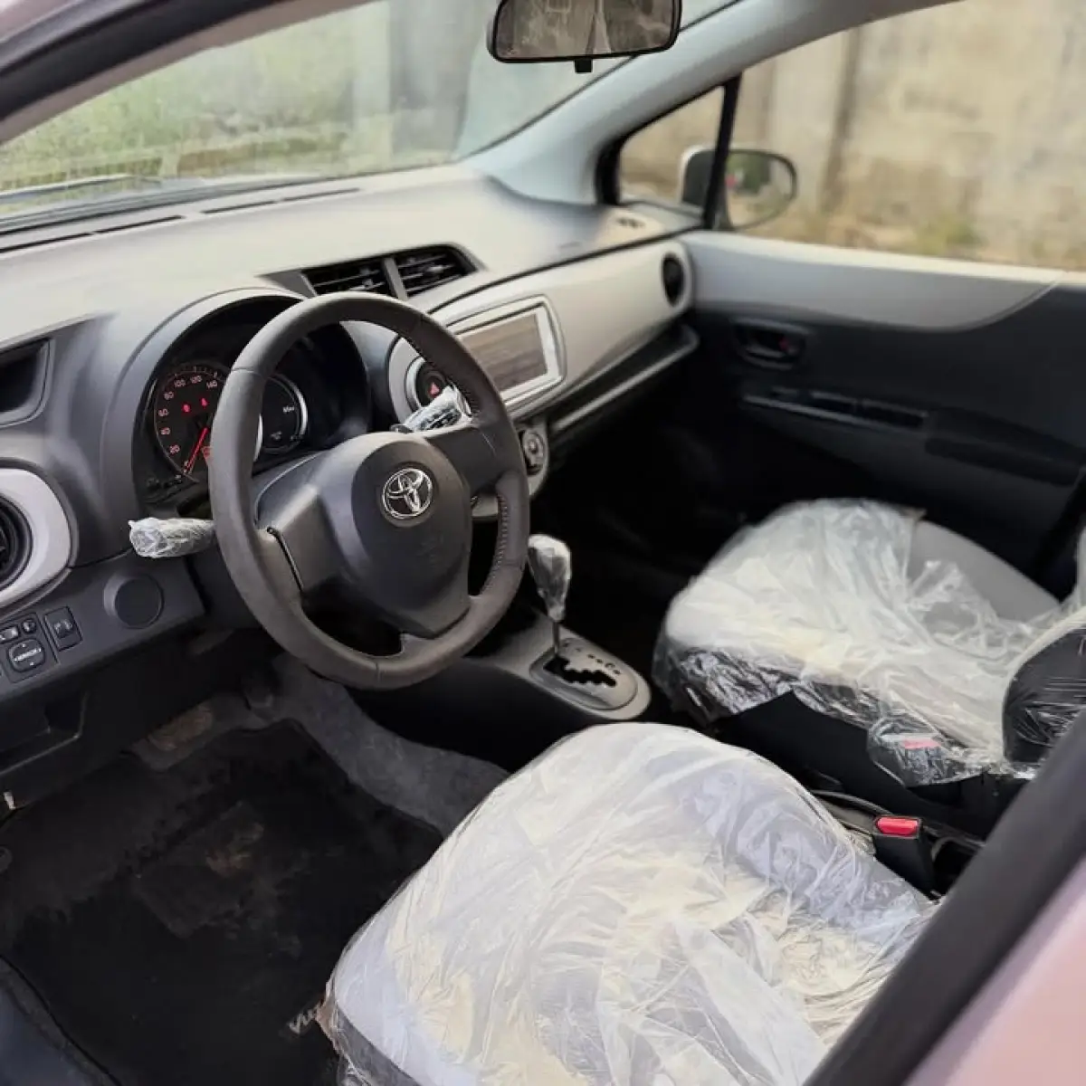 2013 Toyota Yaris - Image 11