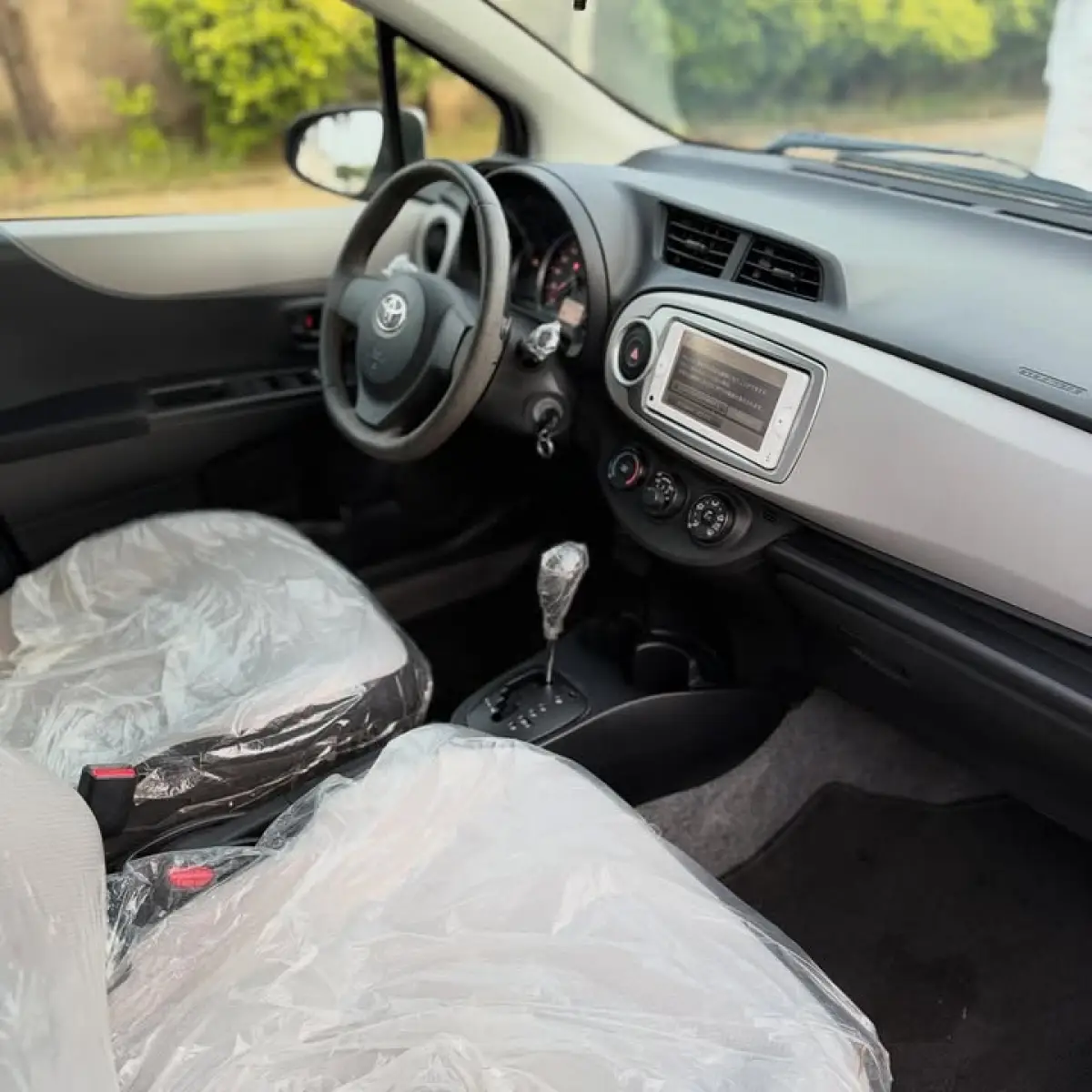 2013 Toyota Yaris - Image 12