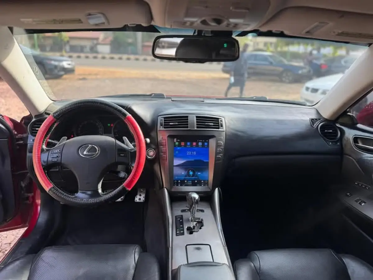 Lexus is250 2012 - Image 4