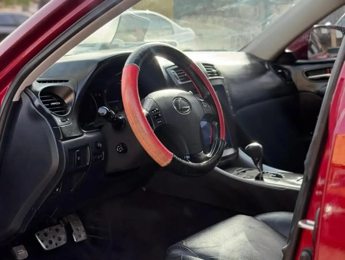 Lexus is250 2012 - Image 5