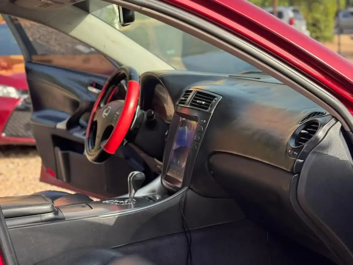 Lexus is250 2012 - Image 8