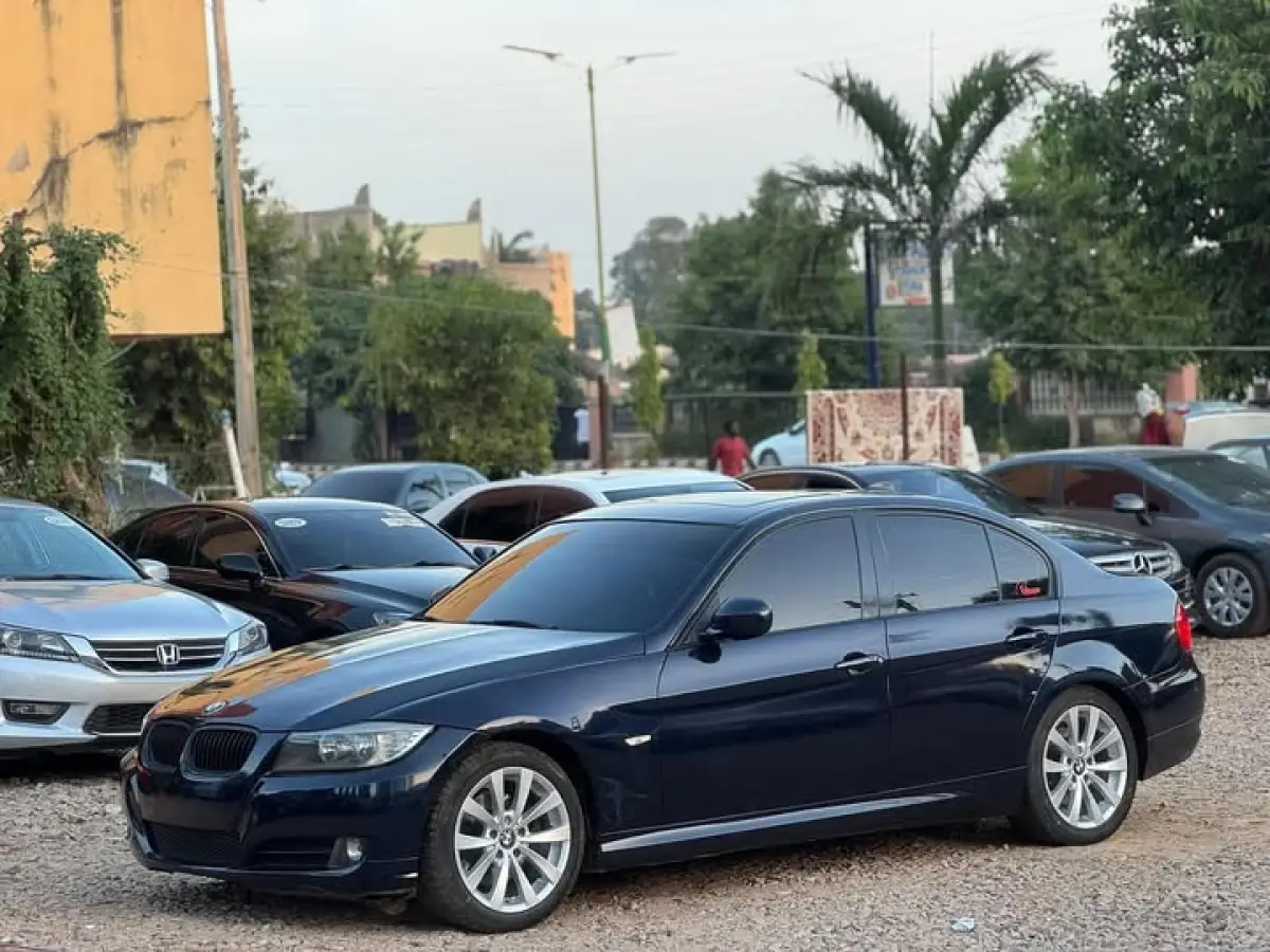 2011 BMW E90 - Image 3