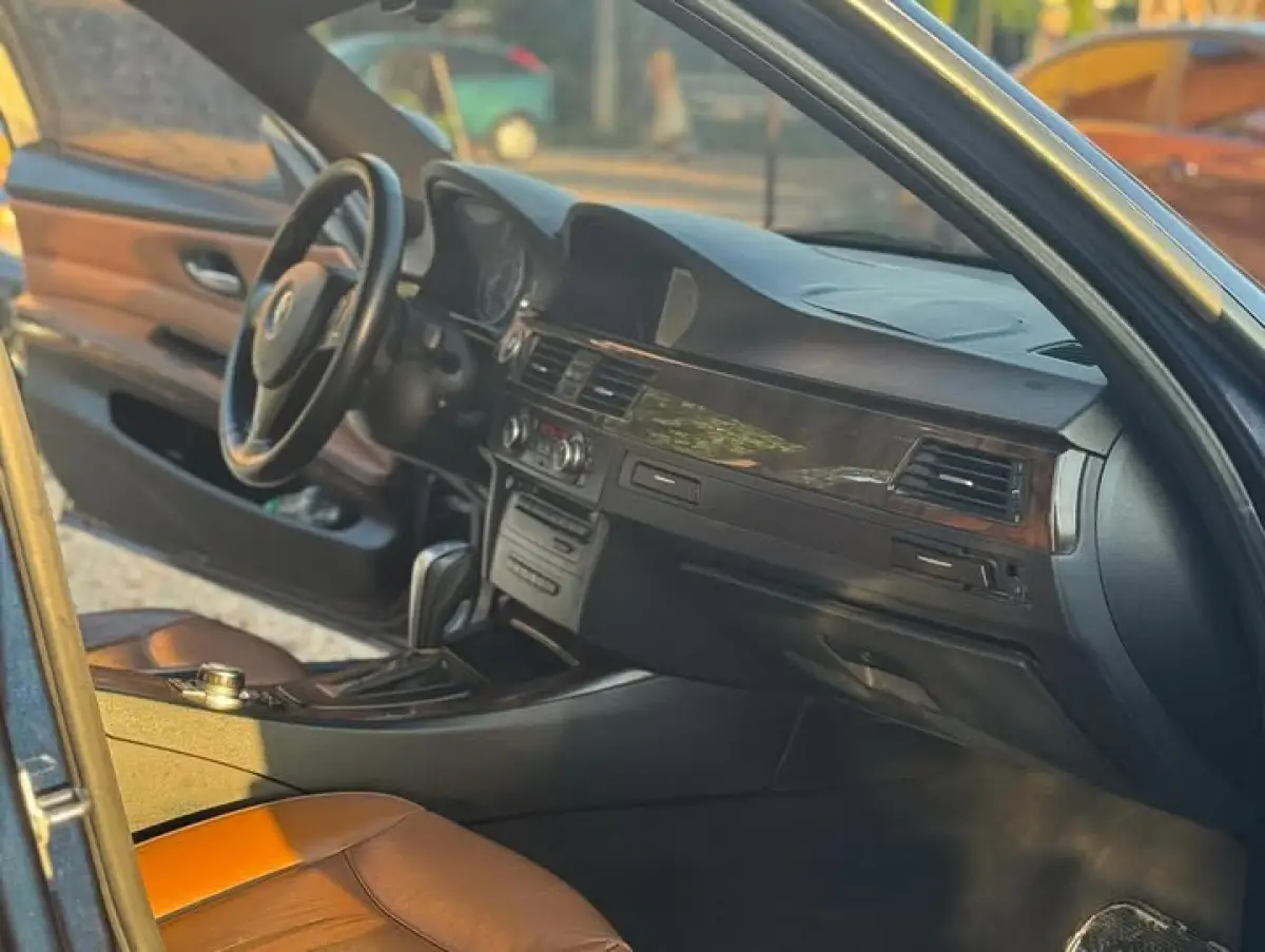 2011 BMW E90 - Image 5