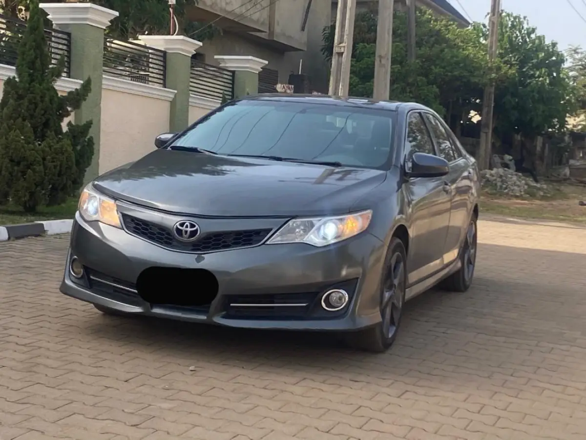 2013 TOYOTA CAMRY SE FOR SALE - Image 1