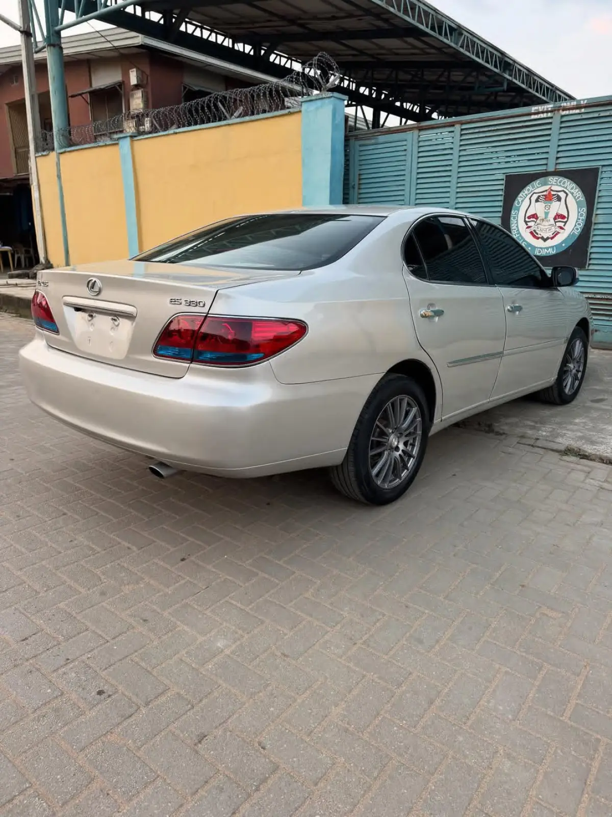 Urgent Sales Lexus ES330 - Image 5