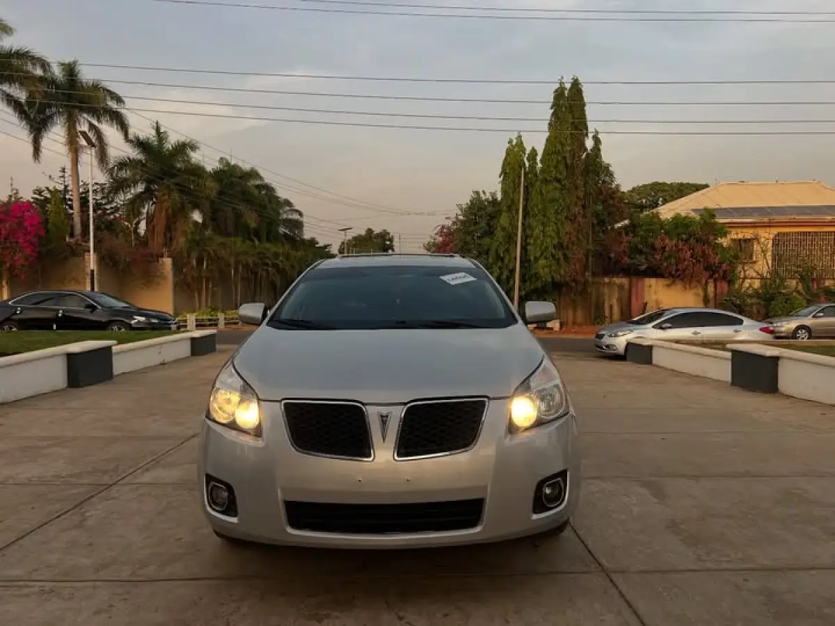 2009 PONTIAC VIBES - Image 1