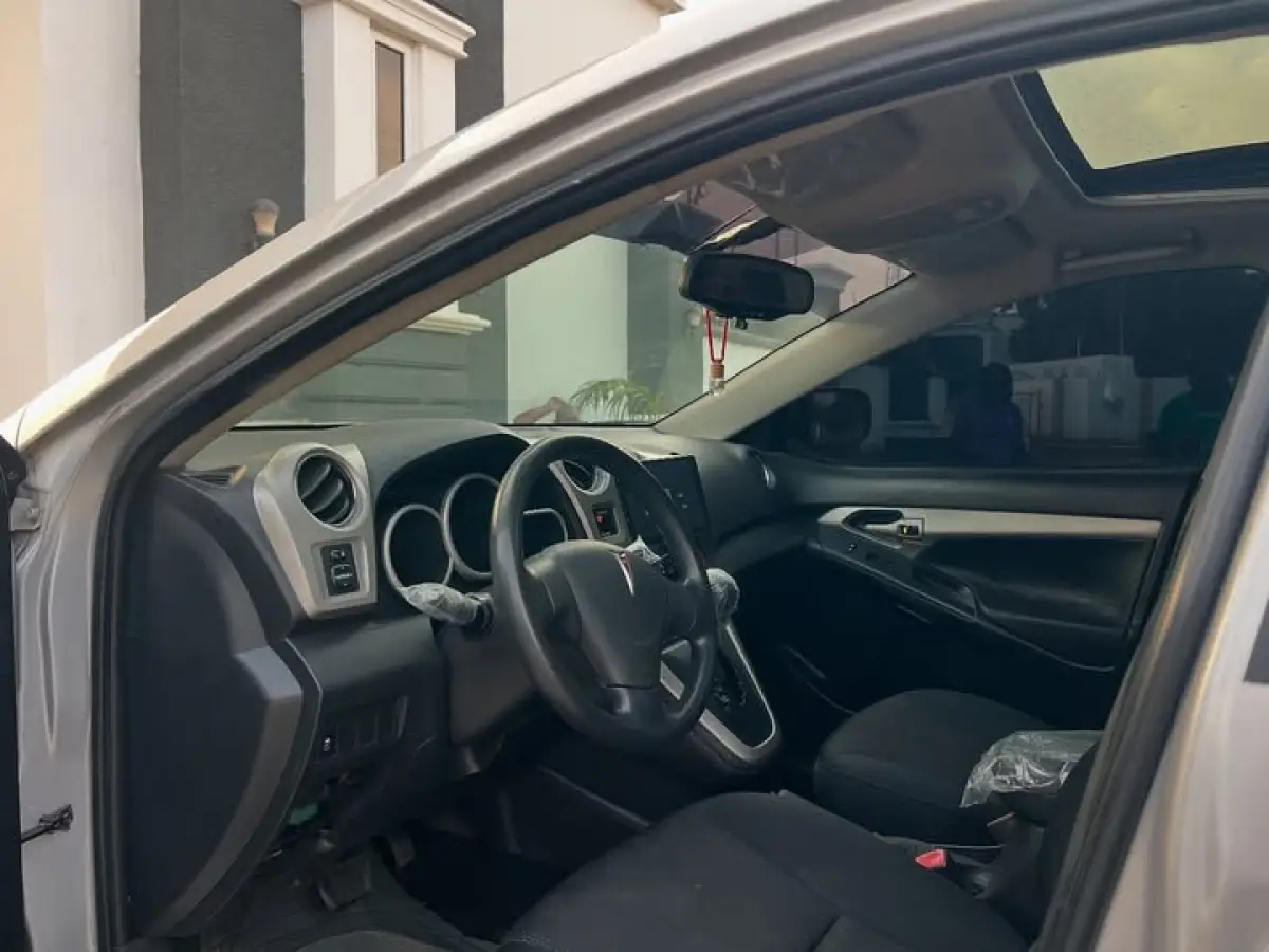 2009 PONTIAC VIBES - Image 2