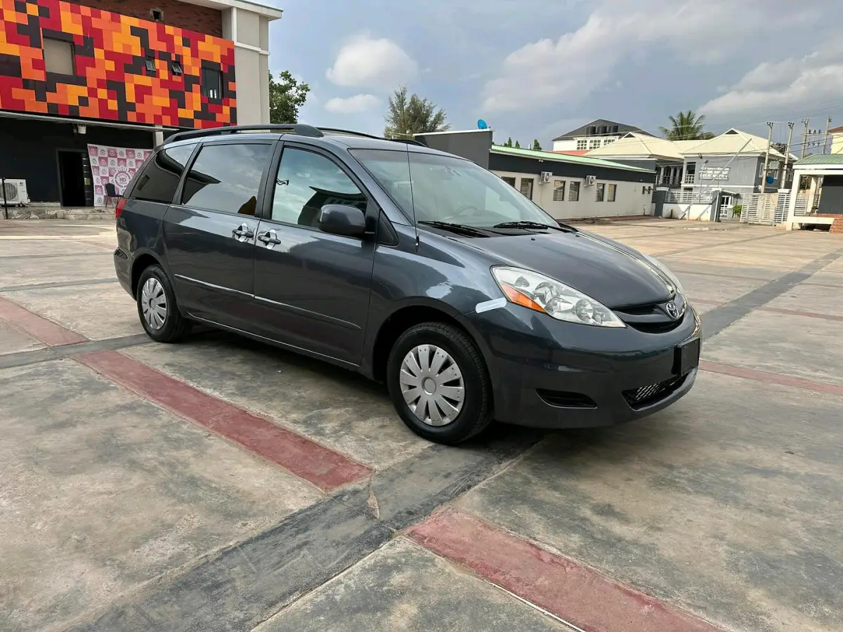 2006 TOYOTA SIENNA - Image 3