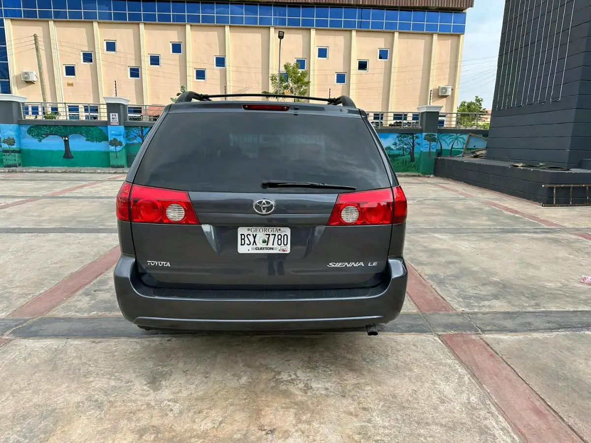 2006 TOYOTA SIENNA - Image 9