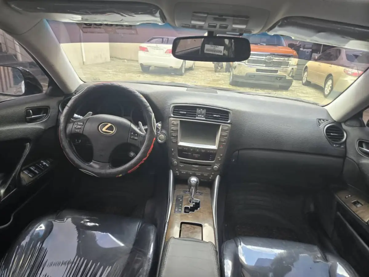 LEXUS IS 250 - Image 2