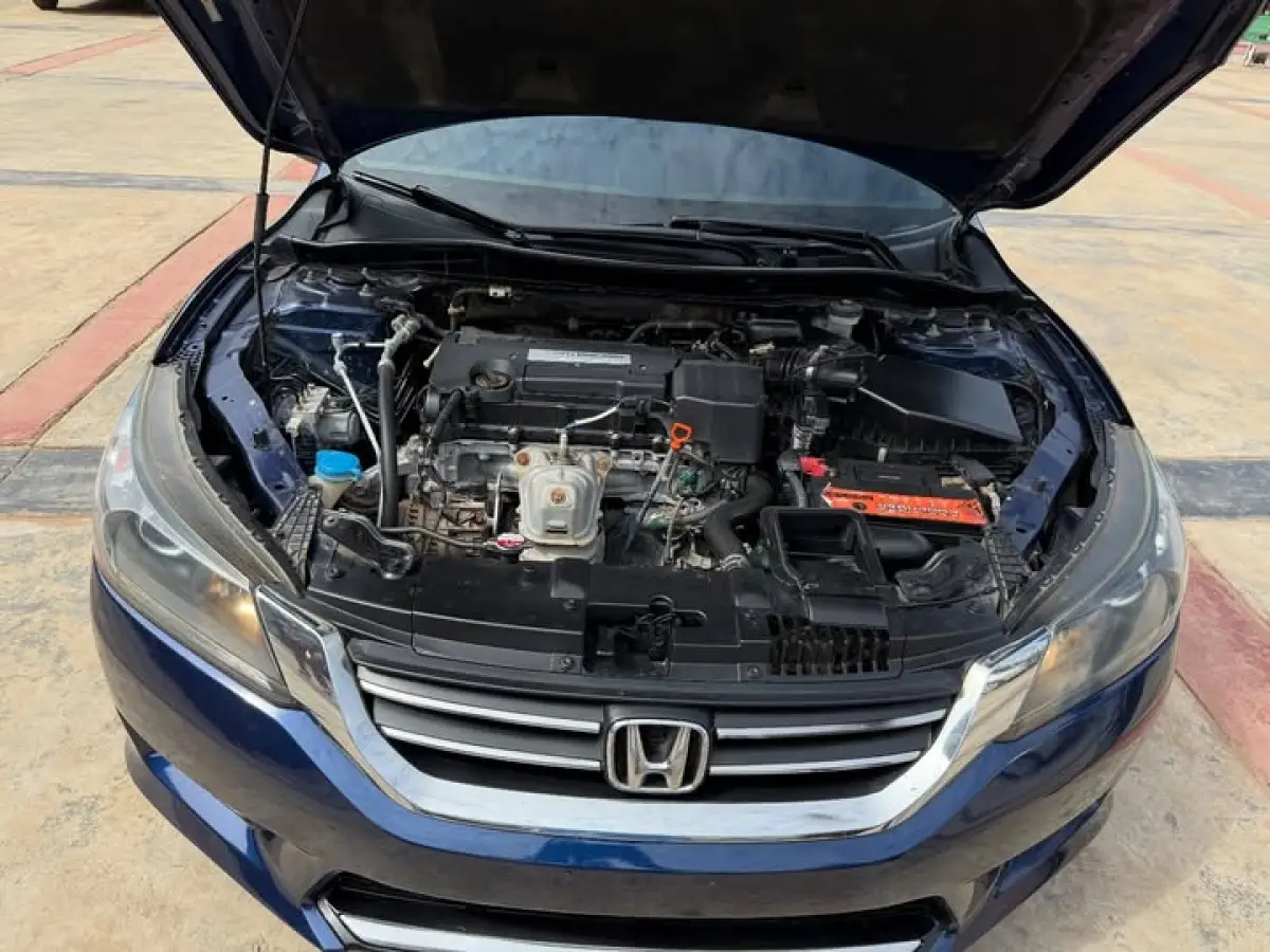 Neatly used Honda Accord 2014 model - Image 4