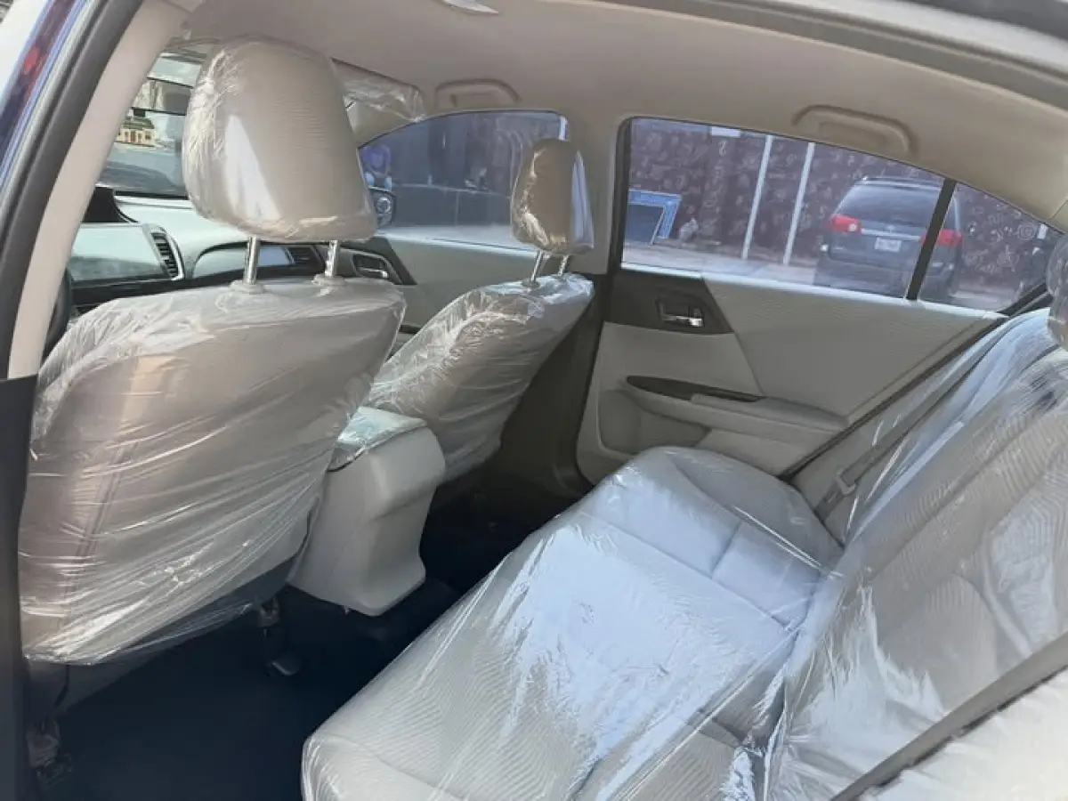 Neatly used Honda Accord 2014 model - Image 5
