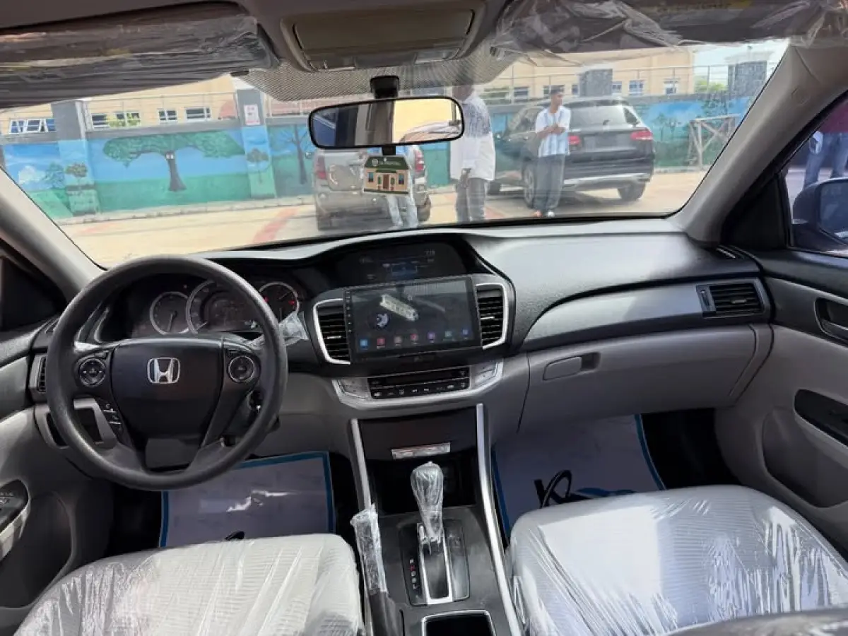 Neatly used Honda Accord 2014 model - Image 6