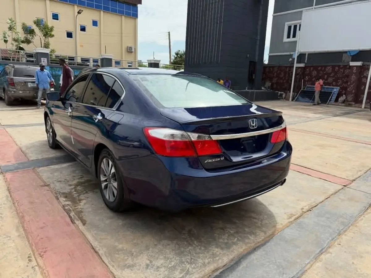 Neatly used Honda Accord 2014 model - Image 8