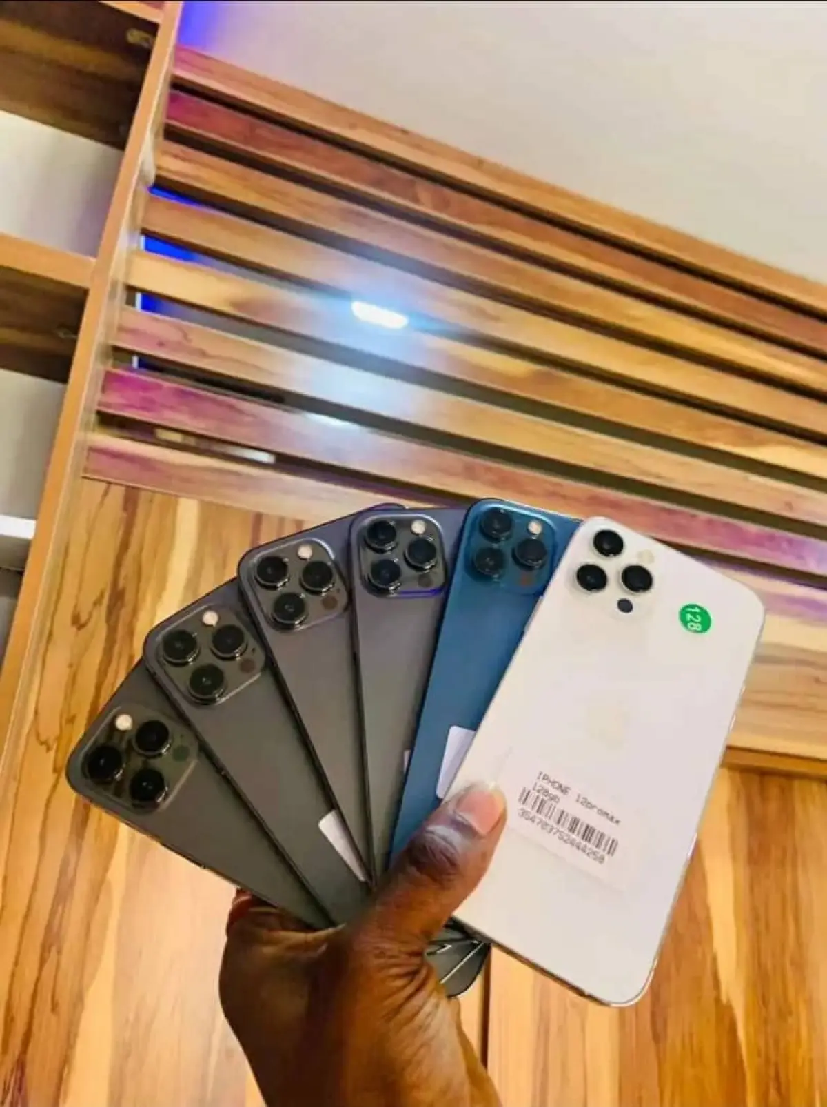 Dealer on all kinds of phones - Image 1