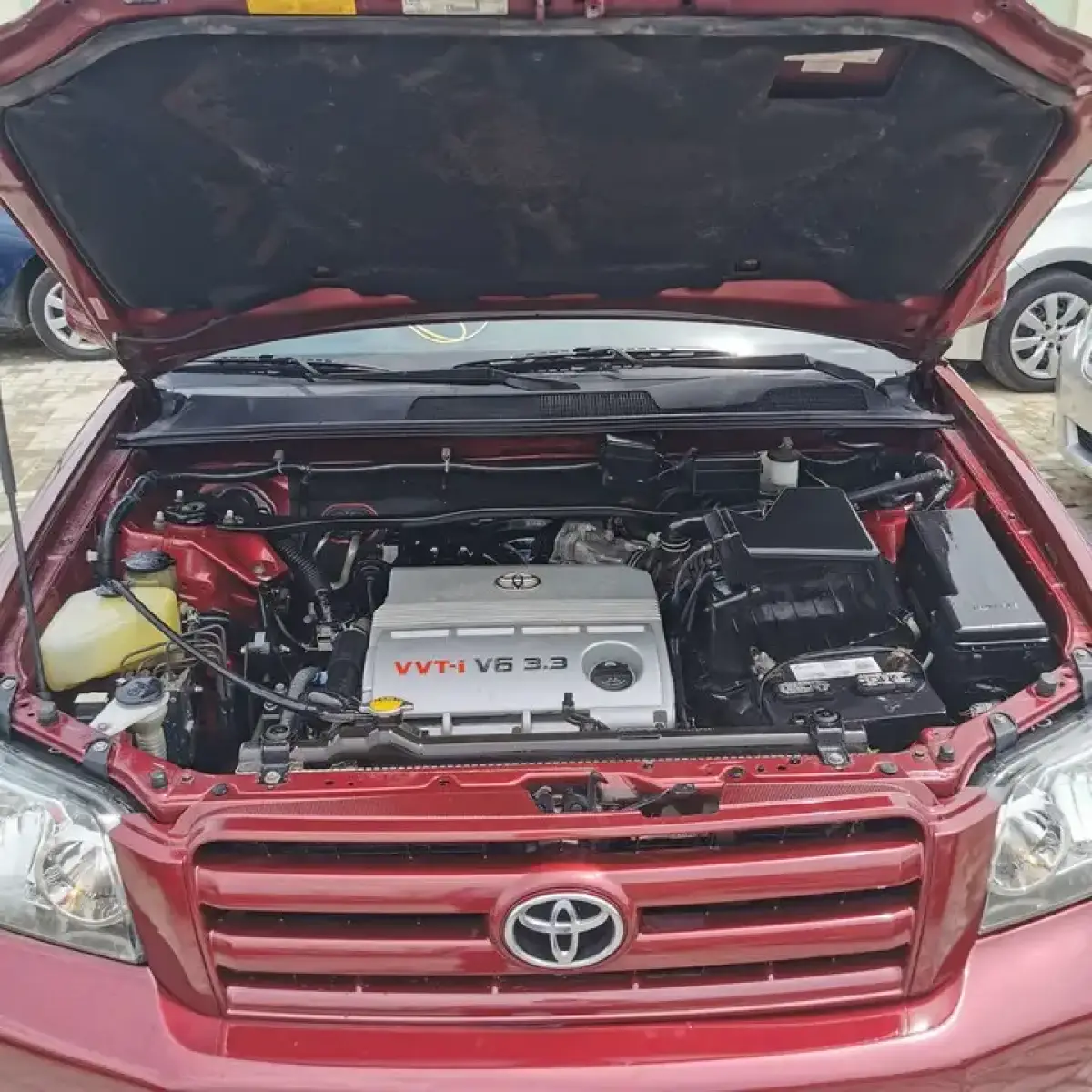 Clean Toyota highlander model - Image 2