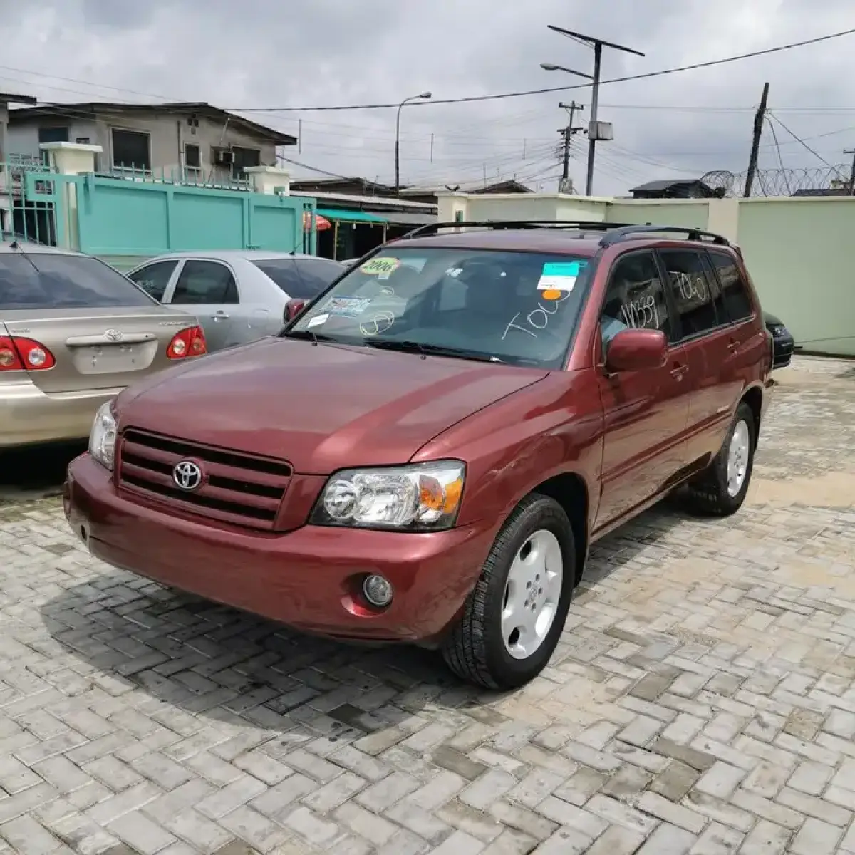 Clean Toyota highlander model - Image 1