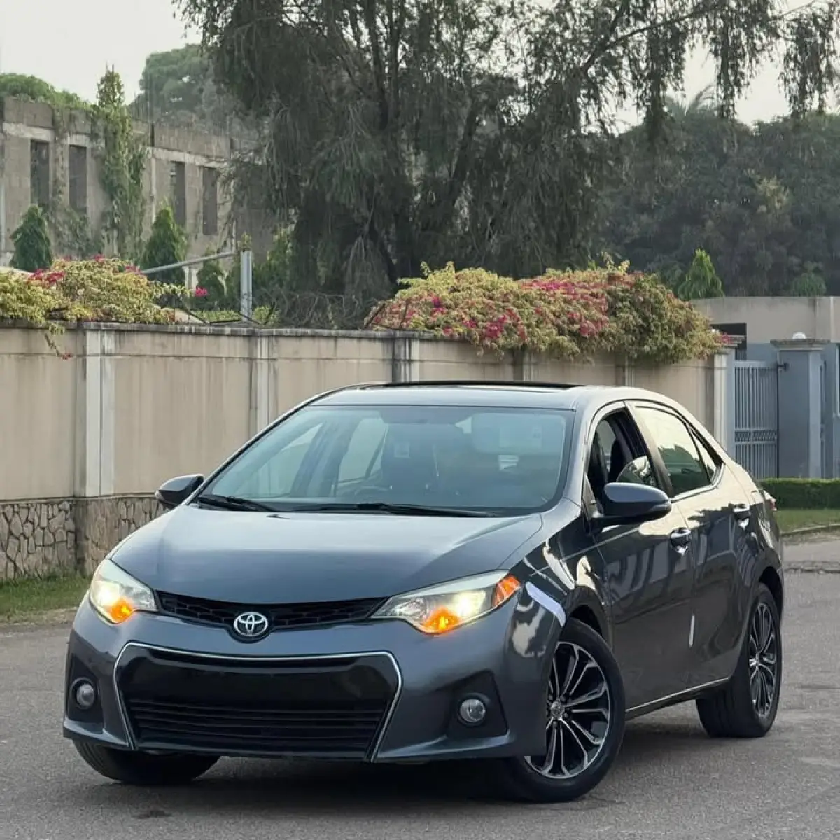 2014 TOYOTA COROLLA S - Image 2