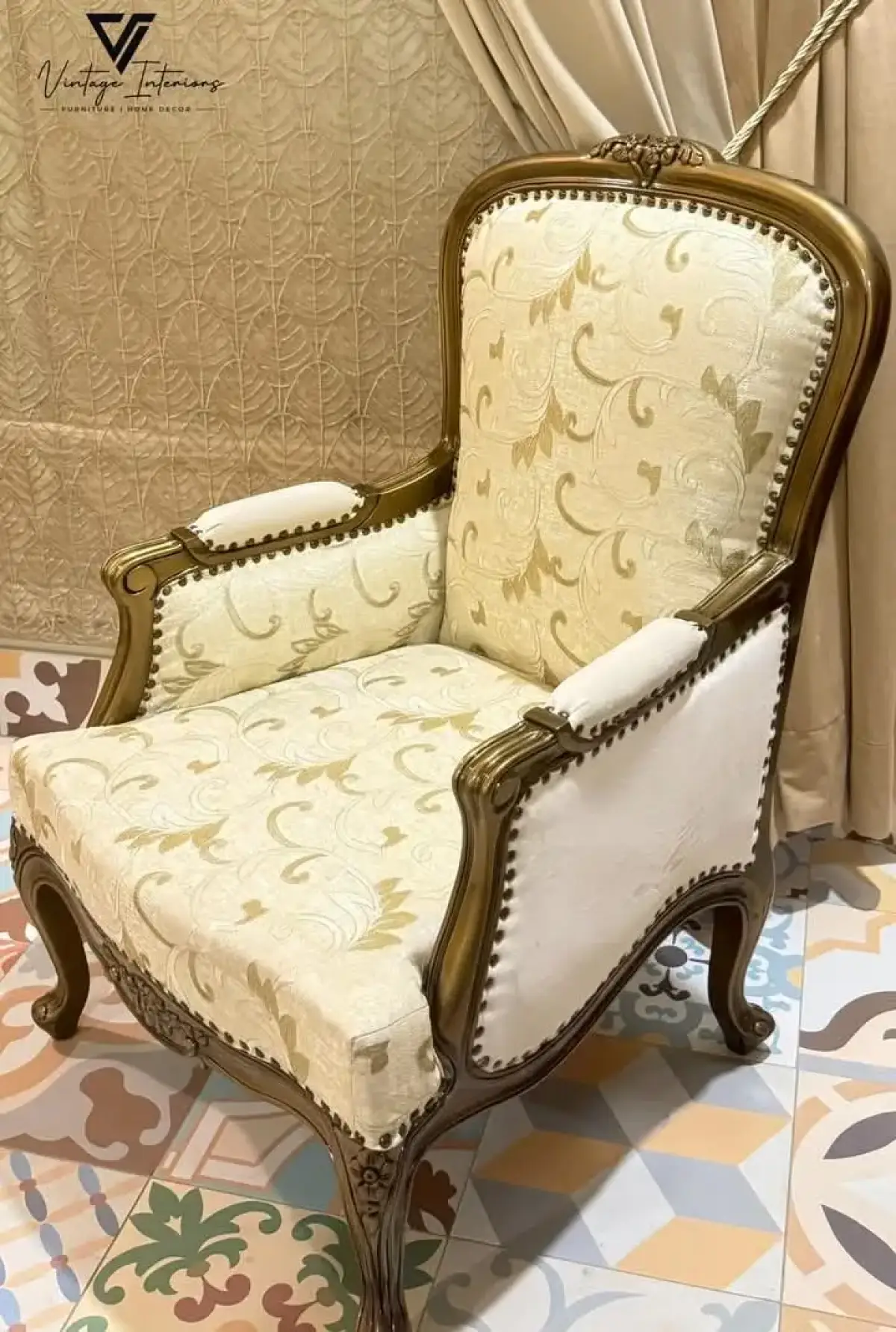 Chairs and sofas - Image 9