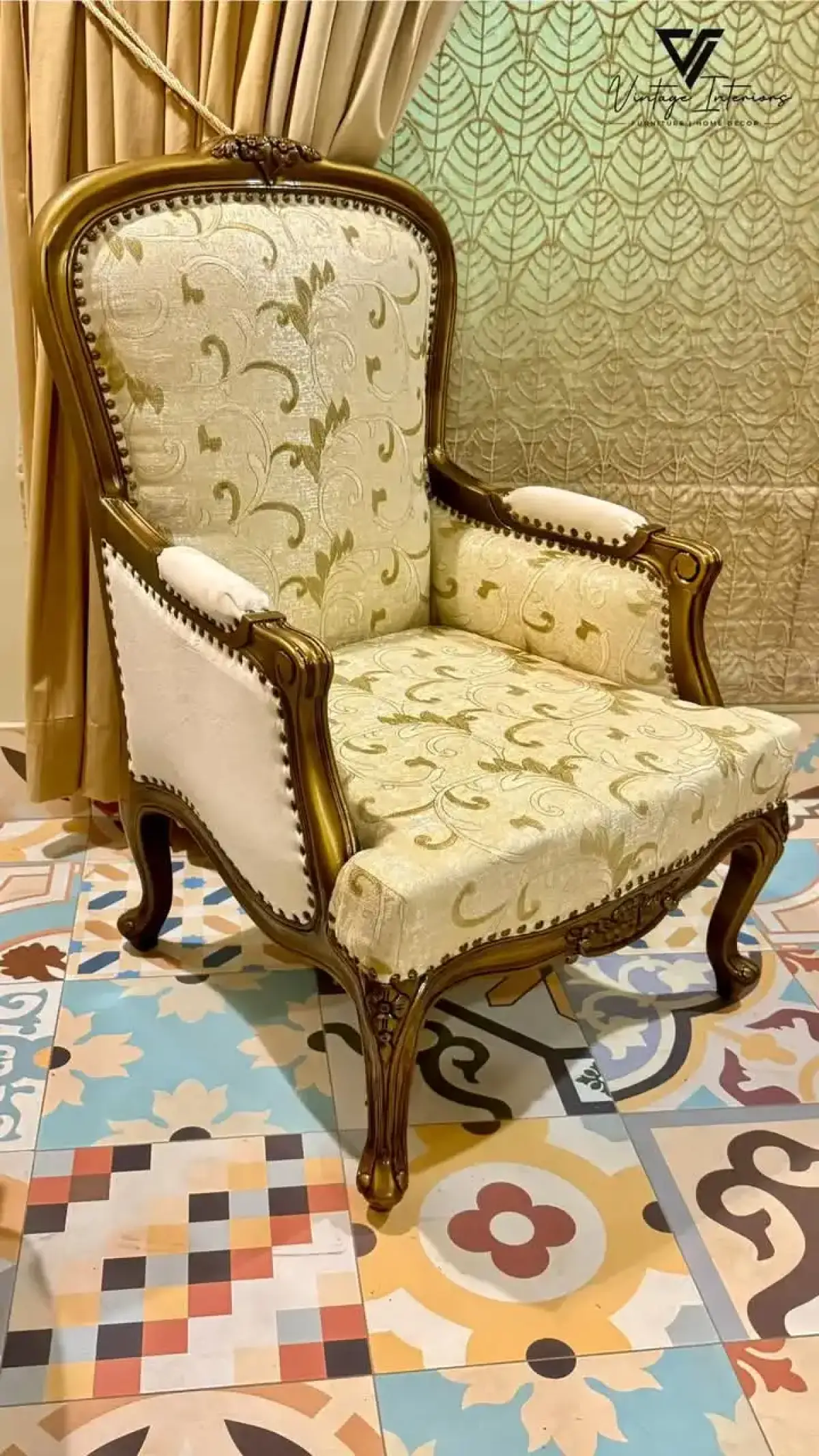 Chairs and sofas - Image 10