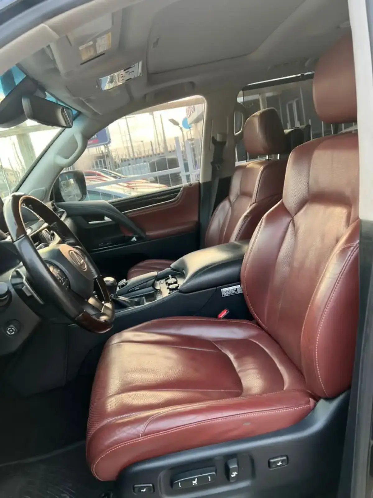 FOREIGN USED LEXUS LX570 2019 - Image 4