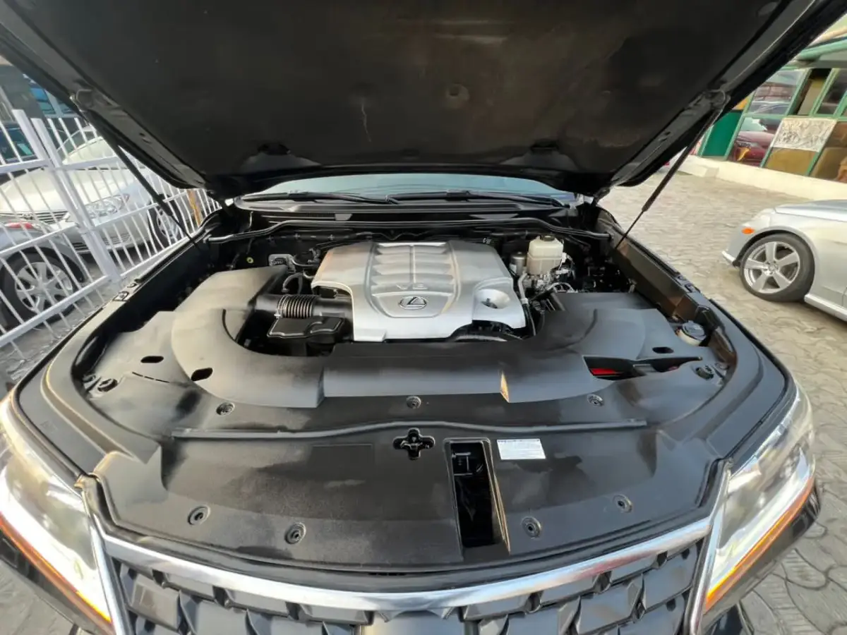 FOREIGN USED LEXUS LX570 2019 - Image 6