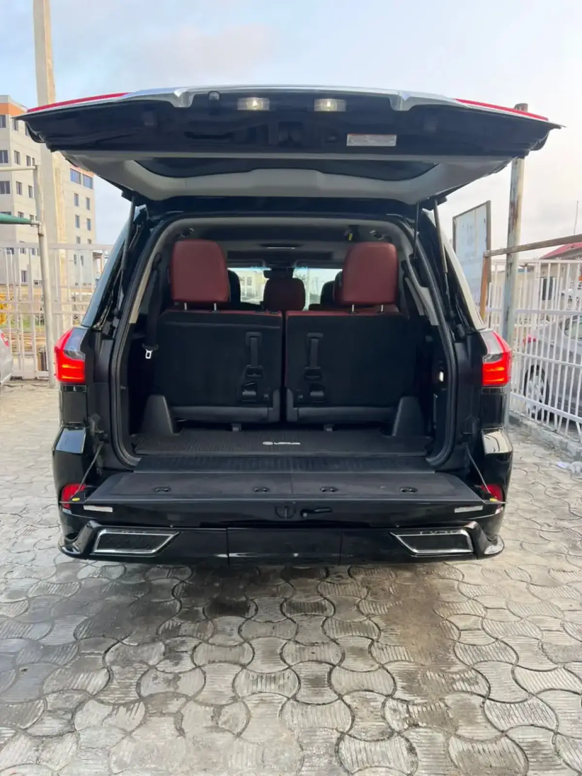 FOREIGN USED LEXUS LX570 2019 - Image 8