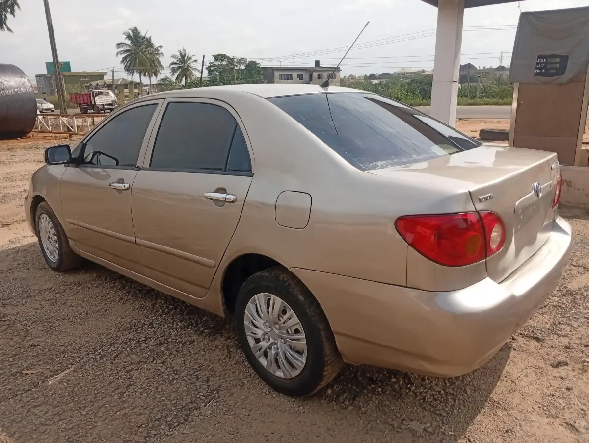 TOYOTA COROLLA 04 - Image 4