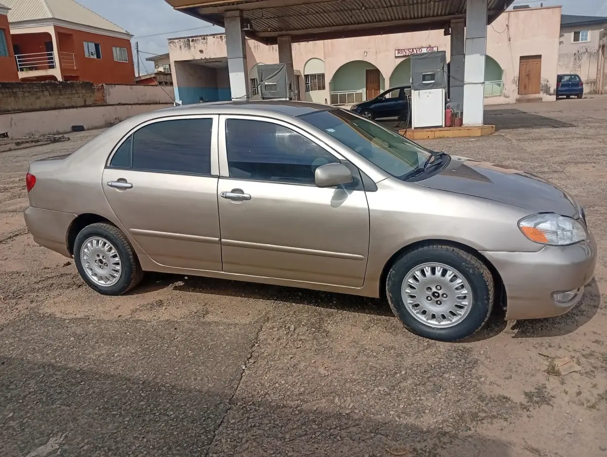 TOYOTA COROLLA 04 - Image 5