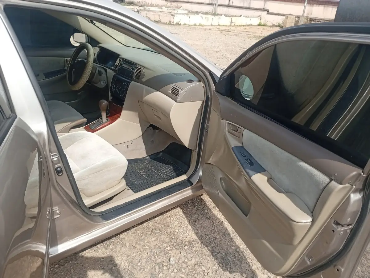 TOYOTA COROLLA 04 - Image 6