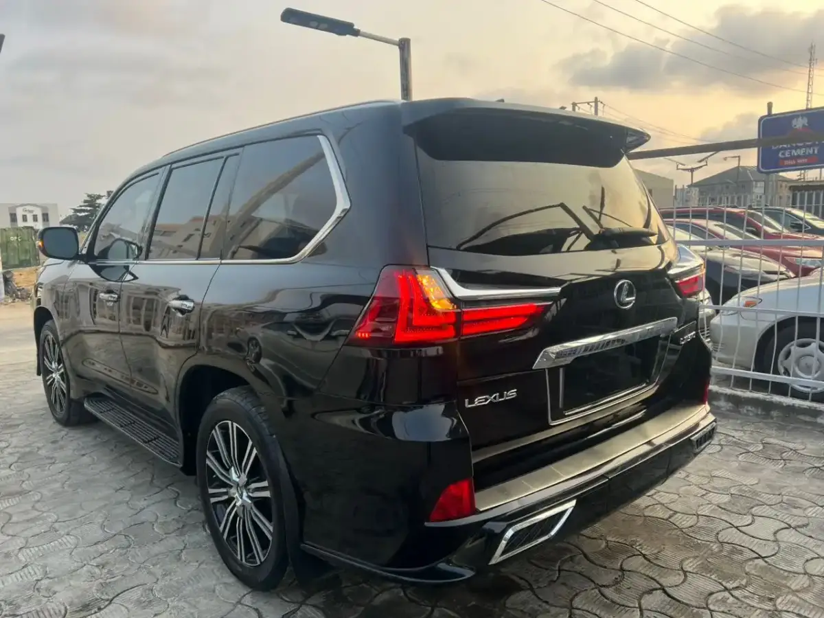 FOREIGN USED LEXUS LX570 2019 - Image 9