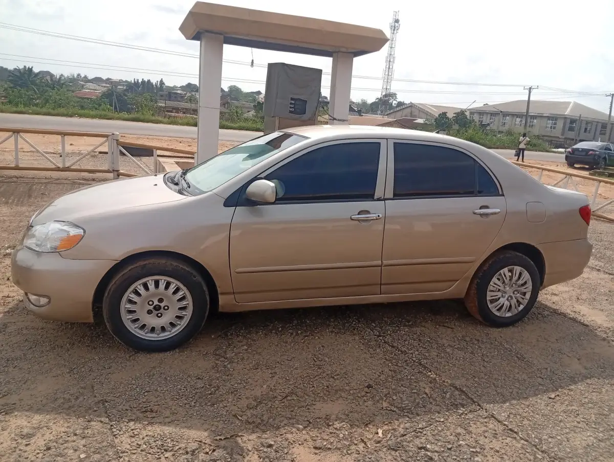 TOYOTA COROLLA 04 - Image 8