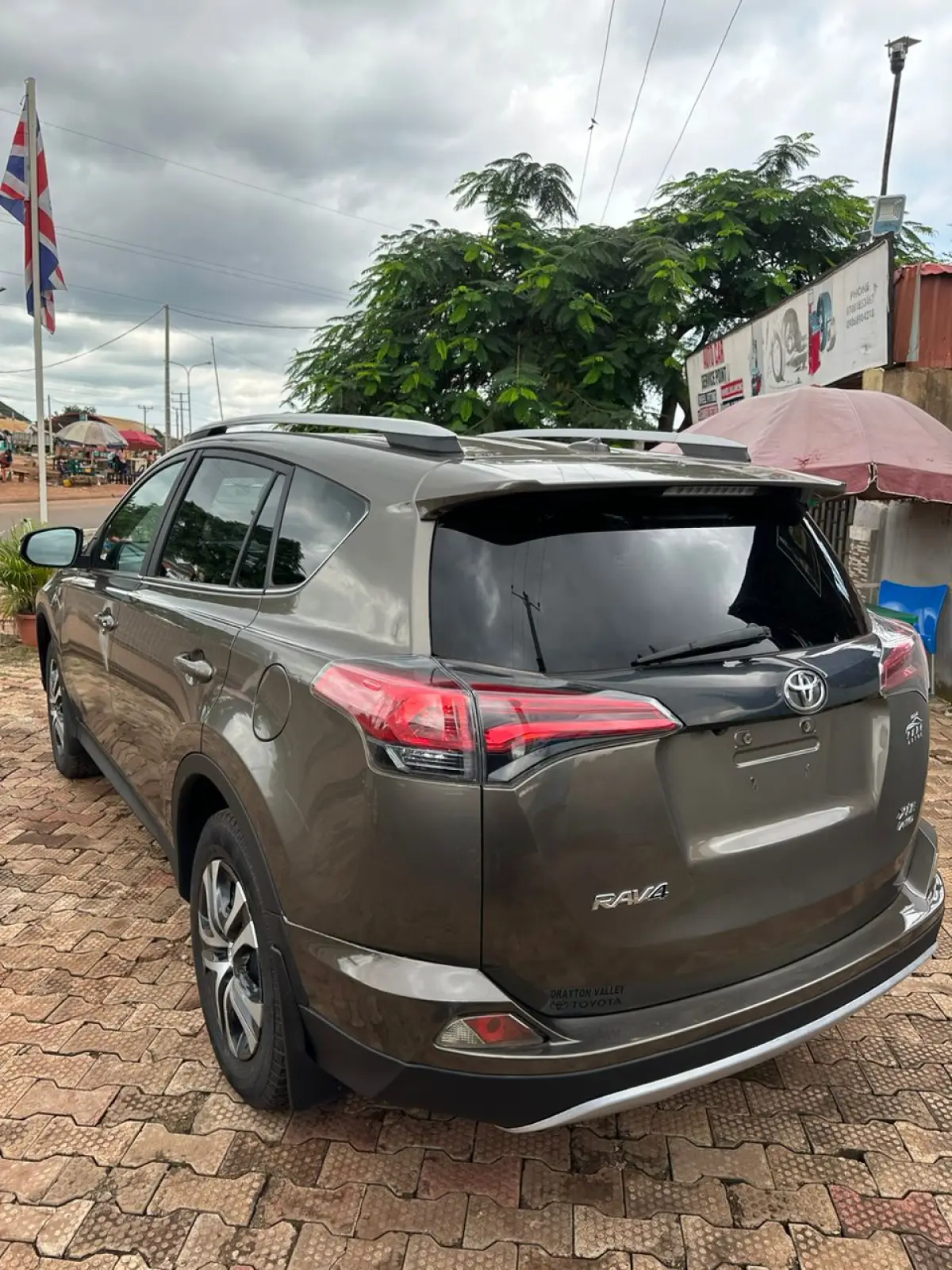 Toyota RAV4 XLE 2017 - Image 2