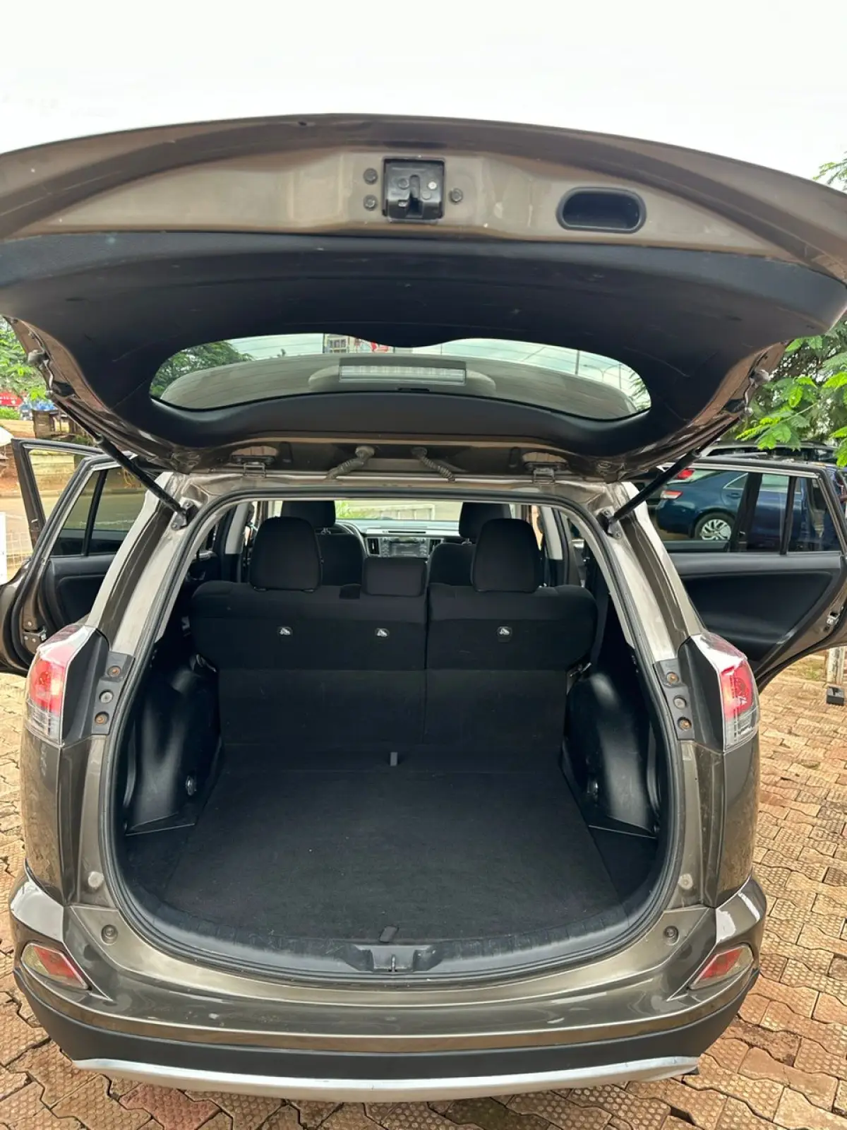 Toyota RAV4 XLE 2017 - Image 3