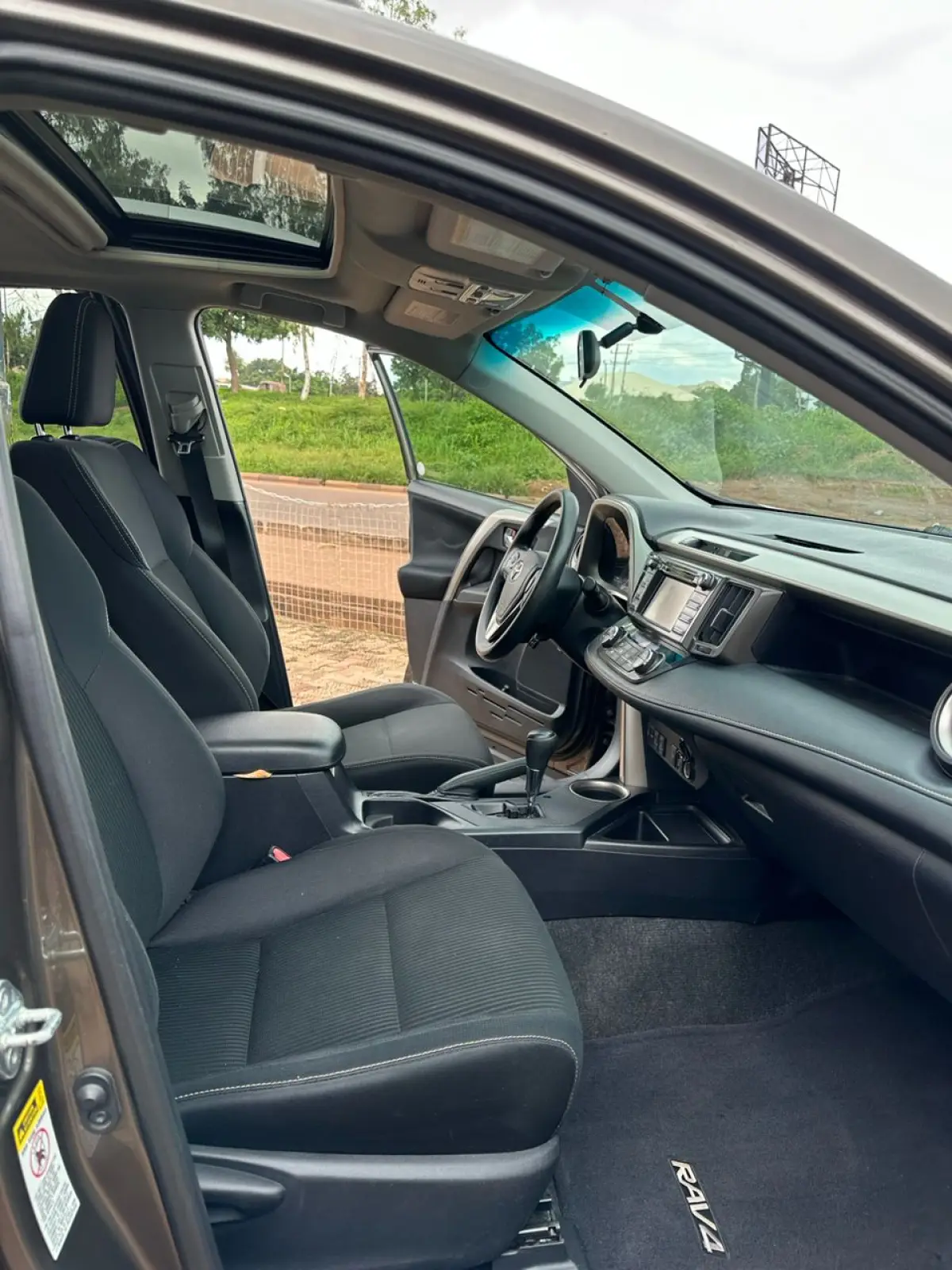 Toyota RAV4 XLE 2017 - Image 6