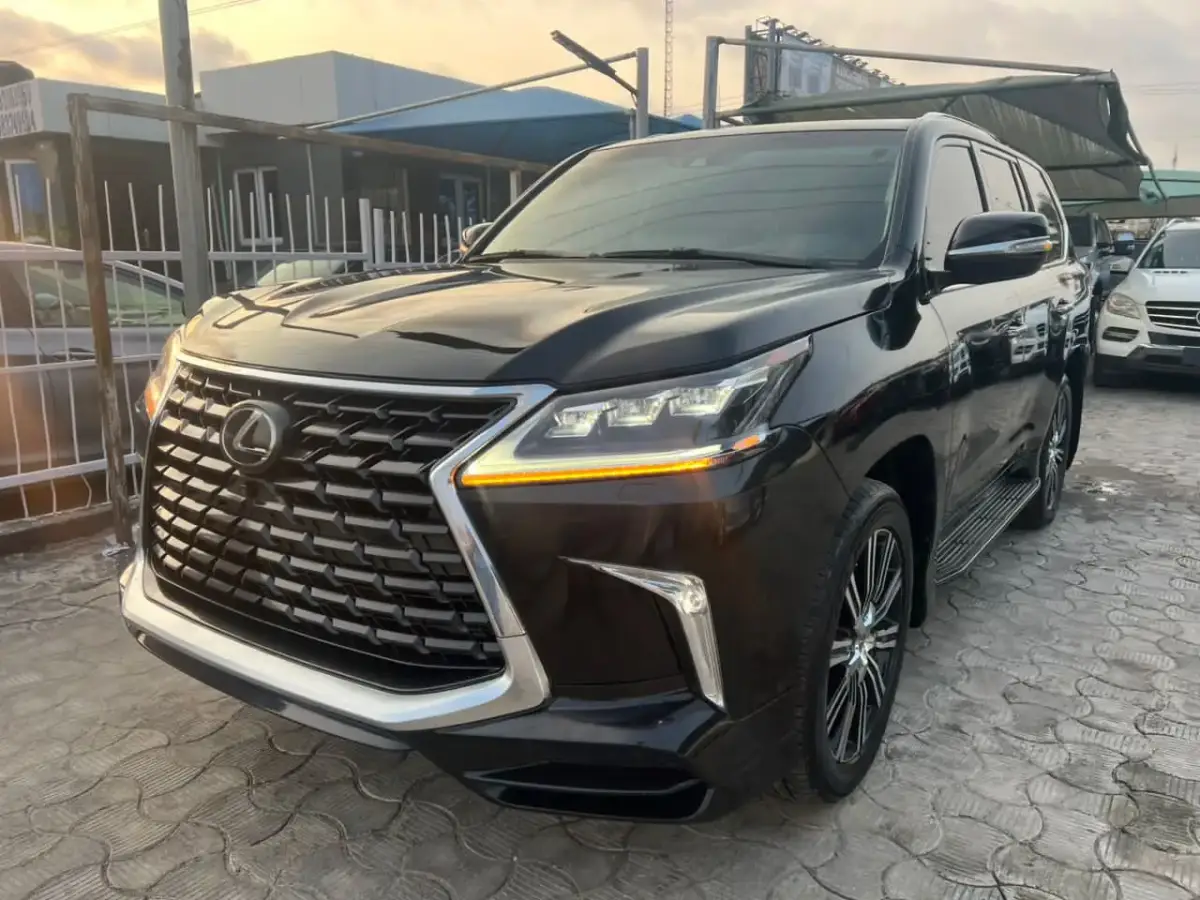 FOREIGN USED LEXUS LX570 2019 - Image 10