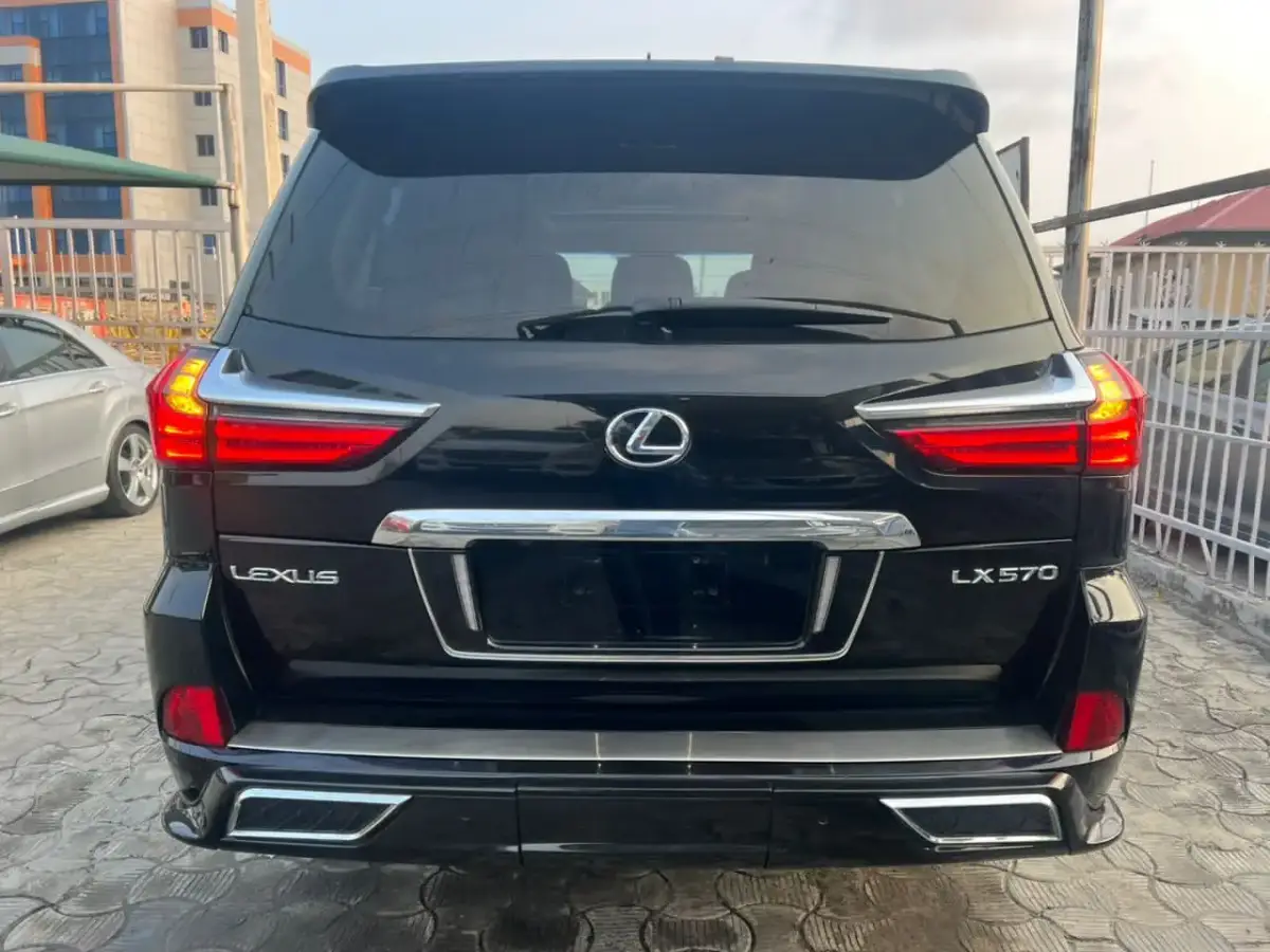 FOREIGN USED LEXUS LX570 2019 - Image 12