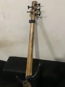 5 strings IBANEZ BASS GUITAR