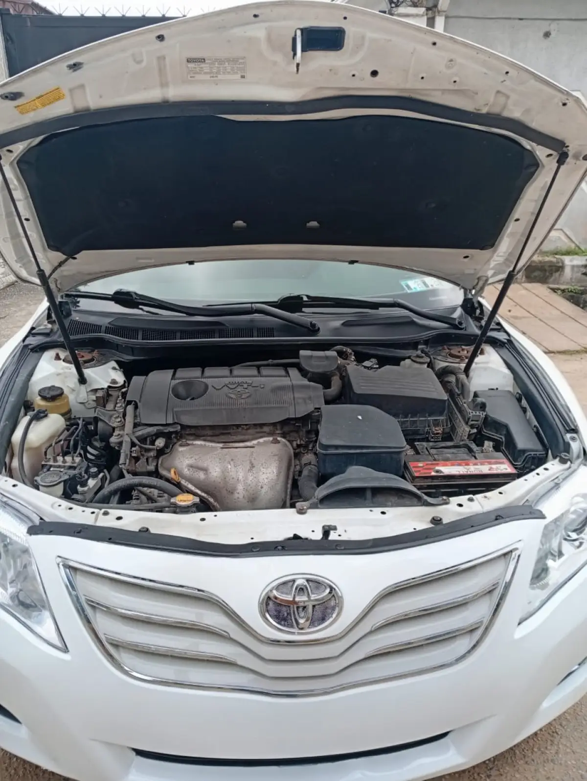 Clean Toyota Camry 2011 - Image 4