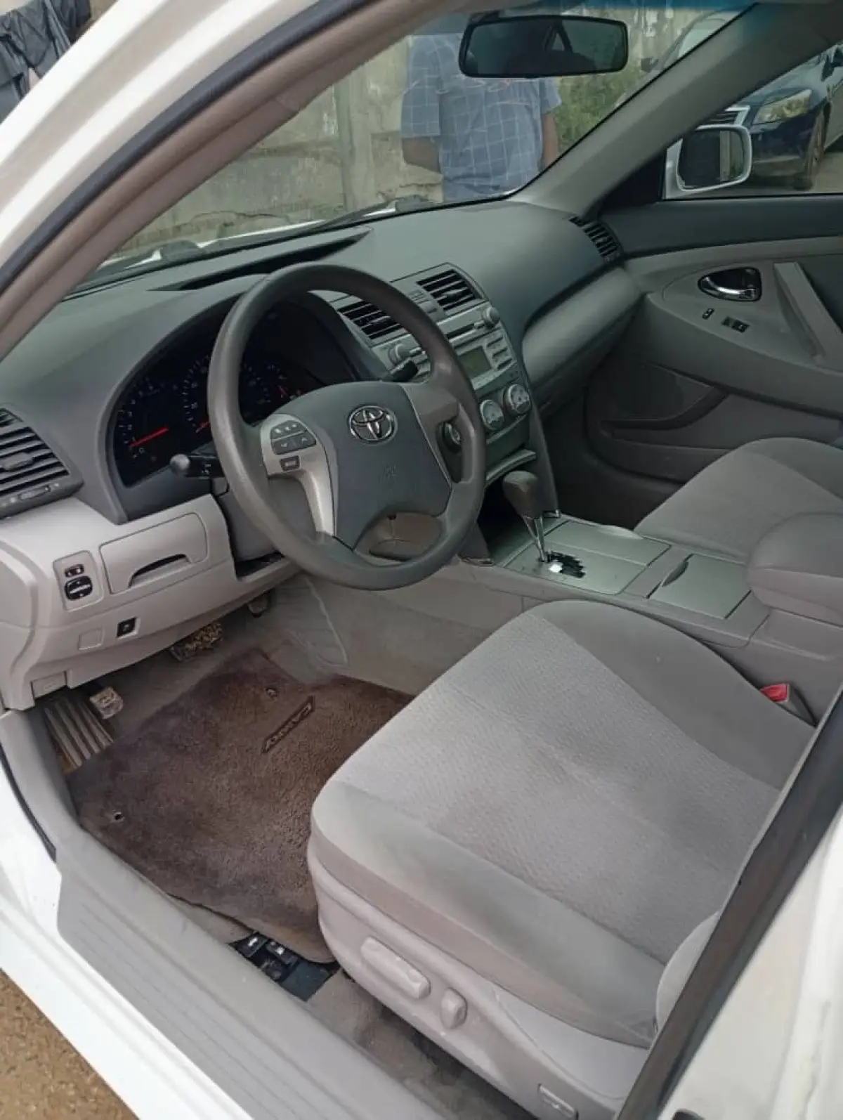 Clean Toyota Camry 2011 - Image 8