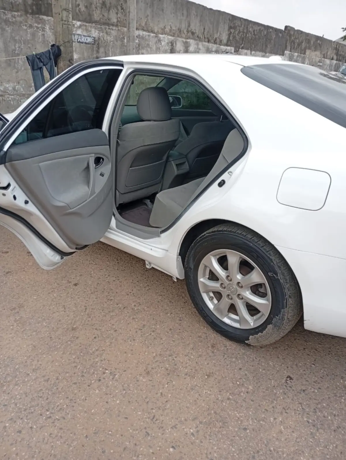 Clean Toyota Camry 2011 - Image 11