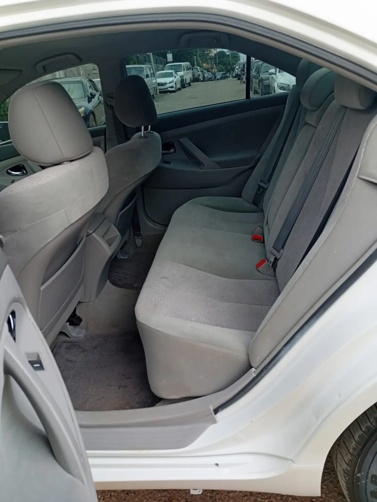 Clean Toyota Camry 2011 - Image 12